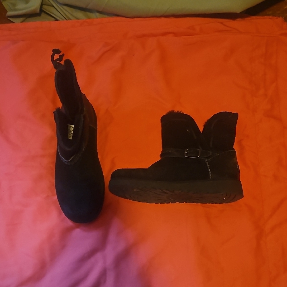 UGG Black Suede Boots Casual Minimalist Design - Picture 1 of 2